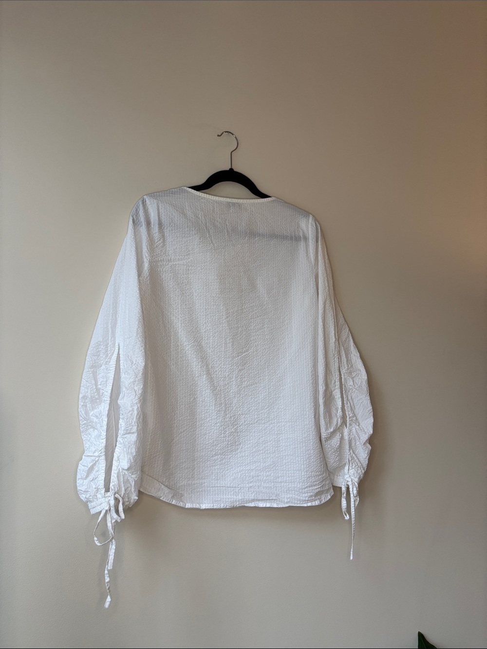 Textured White Long-Sleeve Blouse with Tie Cuffs - Picture 4 of 5